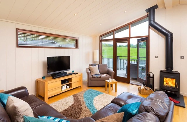 THIE LOGHEY, family friendly, with open fire in Hawkshead