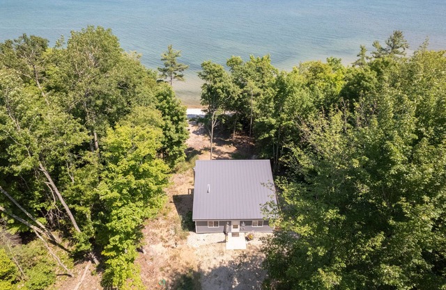 Thimbleberry Cottage: Gentle Breezes and Blossoms Await You This Spring