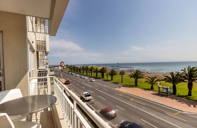 Appartement de 2 chambres face à la mer au troisième étage avec balcon