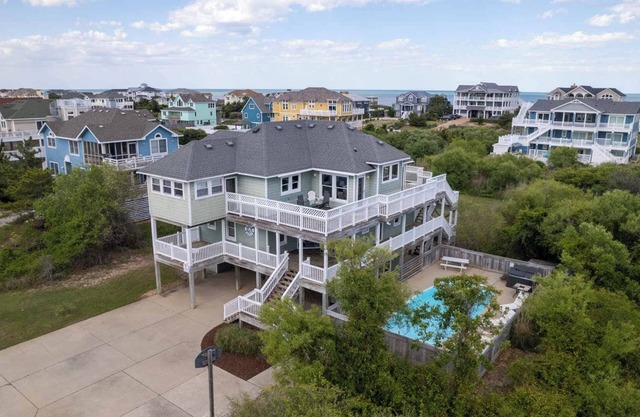 Third Row Whalehead Home w/Pool + Spa, Sleeps 22!