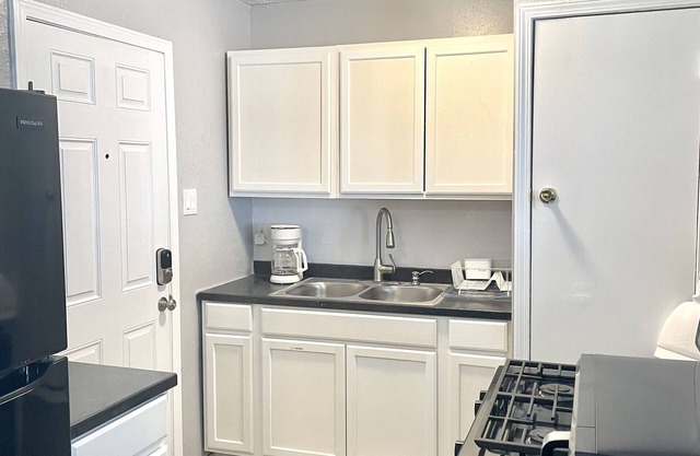This apartment is a 1 bedroom(s), 1 bathrooms, located in El Paso, TX.