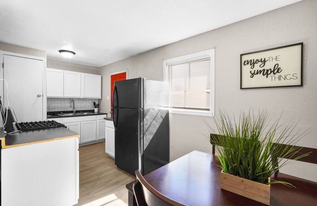 This apartment is a 1 bedroom(s), 1 bathrooms, located in El Paso, TX.
