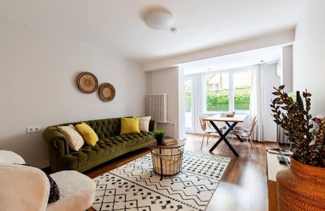 This apartment is a 2 bedroom(s), 2 bathrooms, located in Şişli, İstanbul.