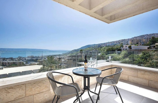 This apartment is a 2 bedroom(s), 2 bathrooms, located in Tiberias, North District.