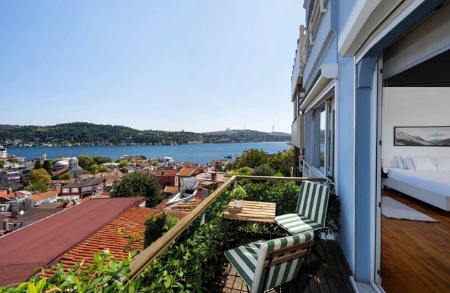 This apartment is a 2 bedroom(s), 1 bathrooms, located in Beşiktaş, İstanbul.