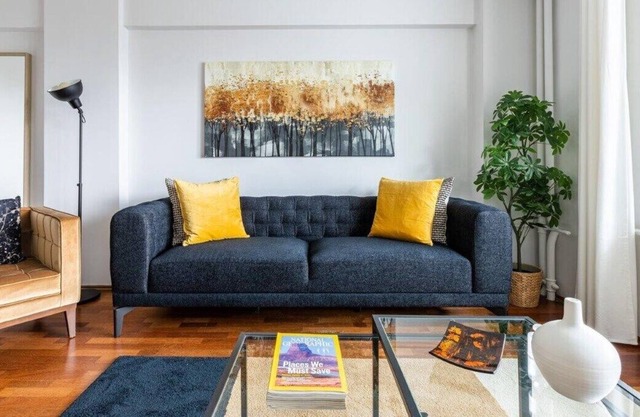 This apartment is a 2 bedroom(s), 1 bathrooms, located in Beşiktaş, İstanbul.