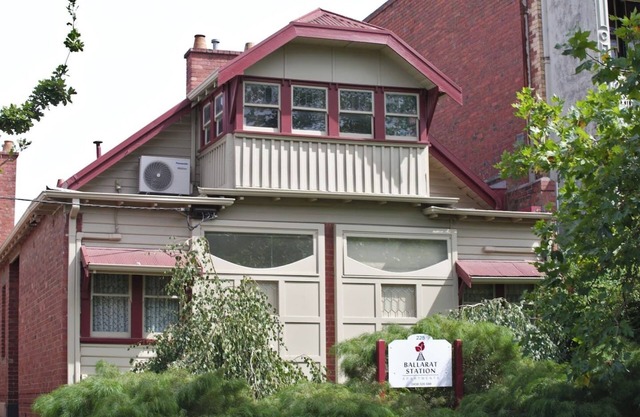 This apartment is a 0 bedroom(s), 1 bathrooms, located in Soldiers Hill, VIC.