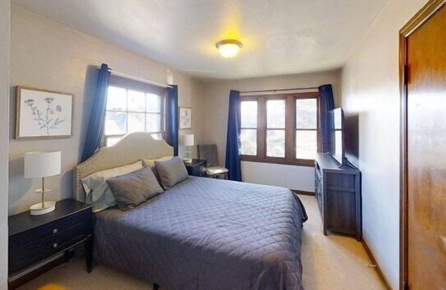 This apartment is a 1 bedroom(s), 1 bathrooms, located in Indianapolis, IN.