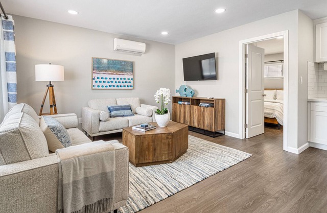 This apartment is a 1 bedroom(s), 1 bathrooms, located in Port Hueneme, CA.