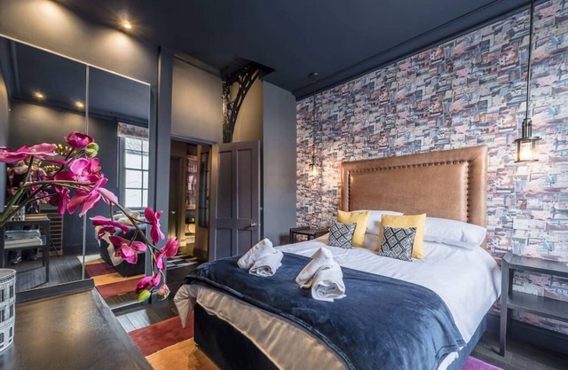 This apartment offers both style and comfort, perfect for couples, families, or business travelers.