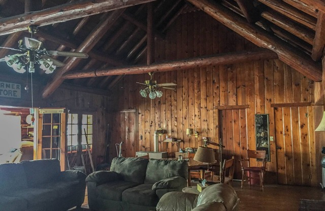 Belle cabane en rondins de style lodge nostalgique sur le lac Sullivan. Utilisation gratuite du ponton