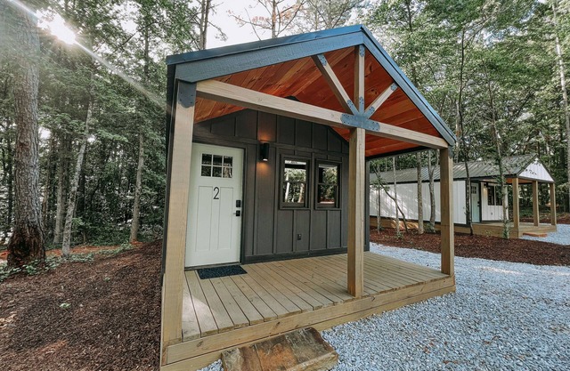 This campground is a 1 bedroom(s), 1 bathrooms, located in Hartwell, GA.