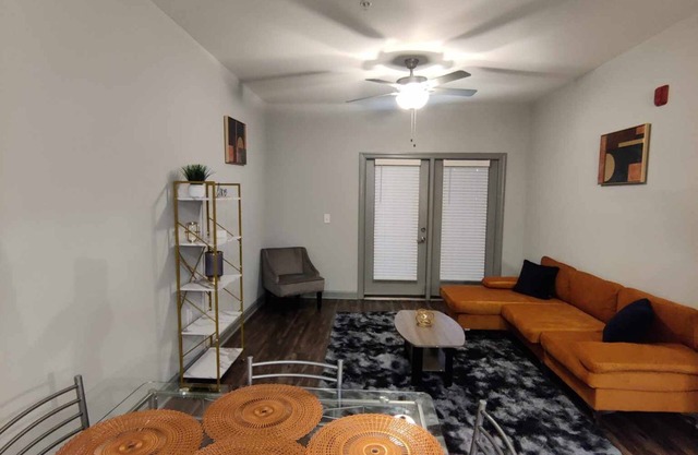 This Cozy Hidden Jewel comfortable oasis close to the beach and main attractions