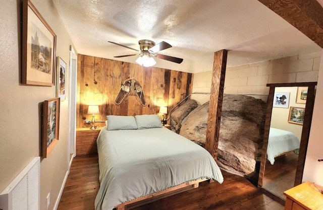 This fourplex is a 1 bedroom(s), 1 bathrooms, located in Shaver Lake, CA.