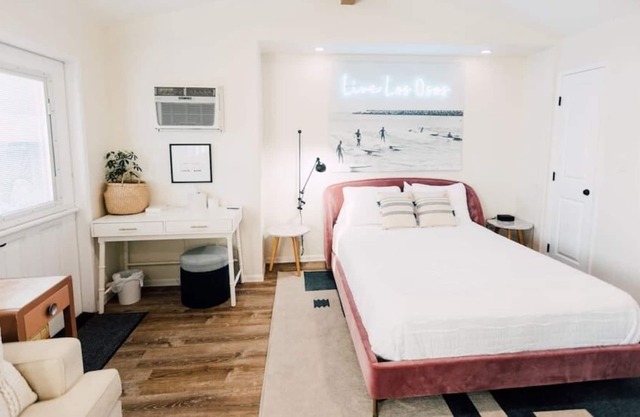 This guest house is a 2 bedroom(s), 1 bathrooms, located in Baywood-Los Osos, CA.