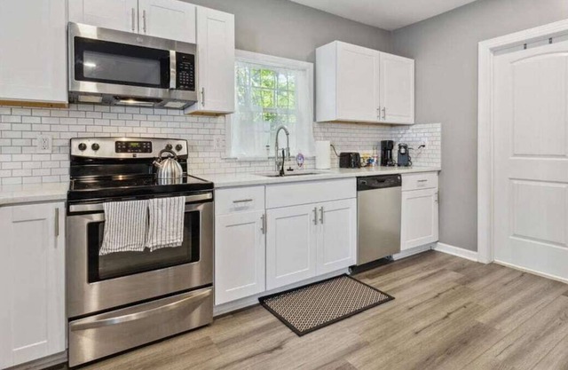 This guest house is a 1 bedroom(s), 1 bathrooms, located in Hampton, VA.