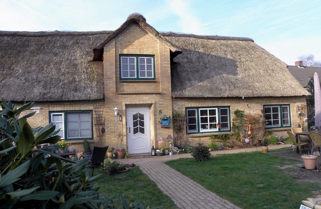 Cet étang du village de vacances à Reetdachhaus Ostenfeld / Husum