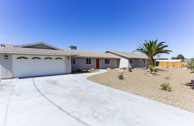 This Home Sleeps 20-26 People Comfortably with Pool and Lots of Extra Amenities