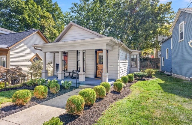 This house is a 2 bedroom(s), 2 bathrooms, located in Frankfort, KY.