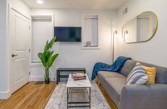 This house is a 1 bedroom(s), 1 bathrooms, located in Rochester, NY.