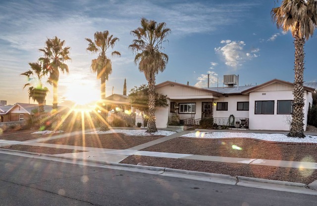 This house is a 3 bedroom(s), 2 bathrooms, located in El Paso, TX.