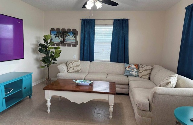 This house is a 3 bedroom(s), 2 bathrooms, located in Hudson, FL.