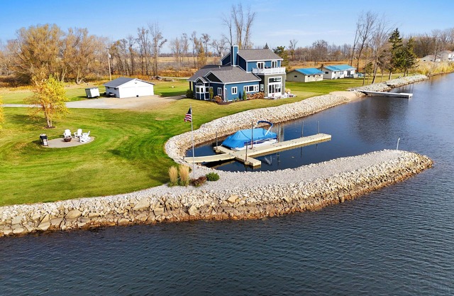 This house is a 3 bedroom(s), 2 bathrooms, located in Oconto, WI.
