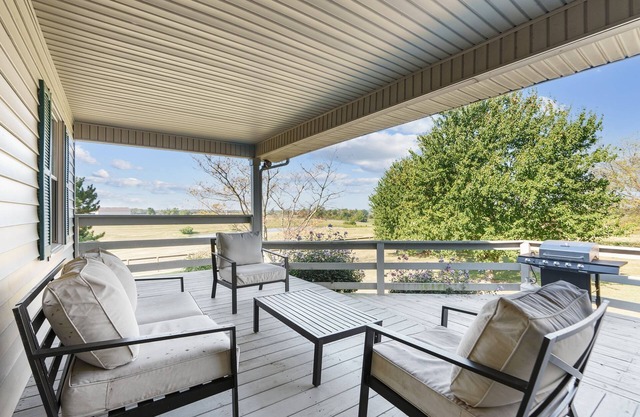 This house is a 3 bedroom(s), 2.5 bathrooms, located in Paris, KY.