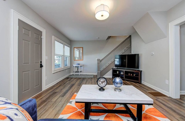 This house is a 3 bedroom(s), 1.5 bathrooms, located in Indianapolis, IN.