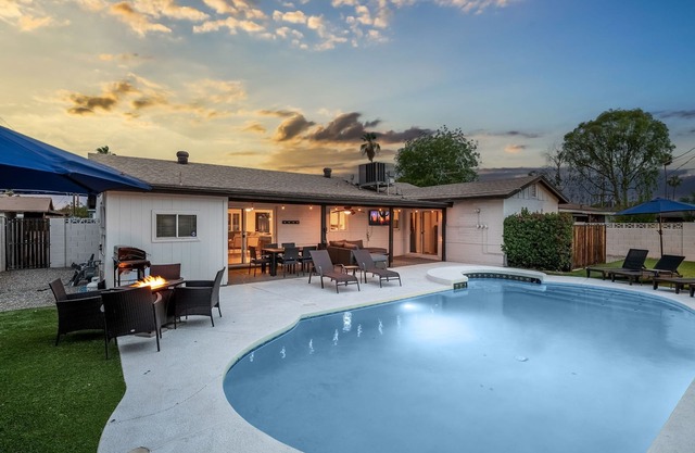 This house is a 4 bedroom(s), 2 bathrooms, located in Scottsdale, AZ.