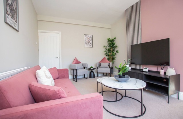This house is a 4 bedroom(s), 1.5 bathrooms, located in Newfield, England.
