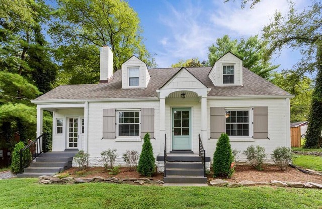 This house is a 4 bedroom(s), 3 bathrooms, located in Nashville, TN.