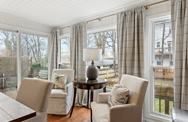 This house is a 5 bedroom(s), 3 bathrooms, located in Lexington, KY.