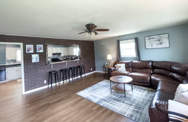 This house is a 3 bedroom(s), 1 bathrooms, located in Stanton, KY.