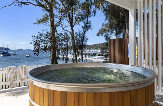 This house is a 6 bedroom(s), 4 bathrooms, located in Clareville , NSW.