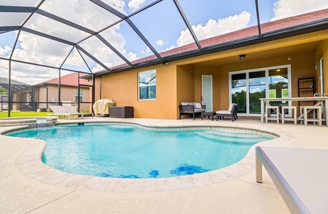 This house is a 3 bedroom(s), 2 bathrooms, located in Port Charlotte, FL.