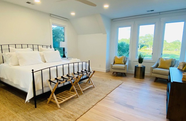 This is a large and very private, newly built carriage house with Marsh Views!