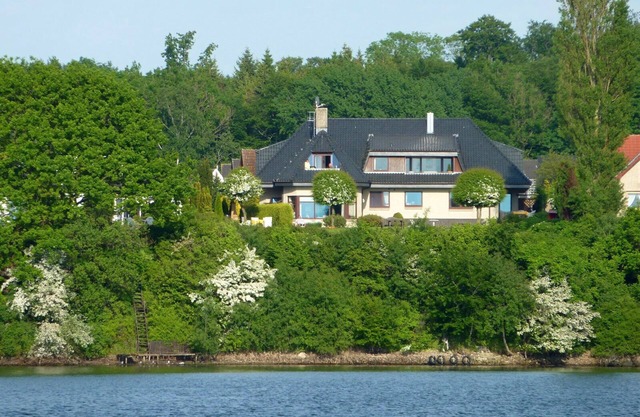 Appartement avec parcelle d'eau, bateau à rames et WIFI pour les familles