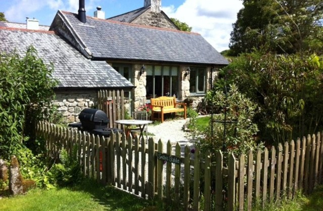 Ce petit bijou est niché dans une vallée paisible entre St Ives et Penzance