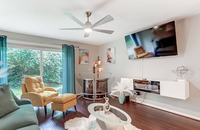 This modern peaceful and centrally-located place perfect get away