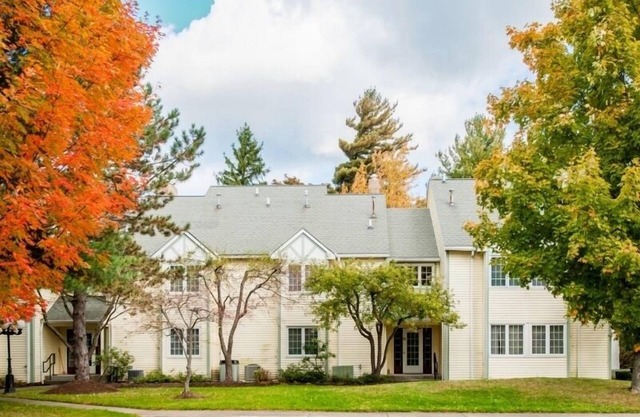 This newly built, modern, 2 bedroom, 1 bathroom rental condo is located on the south end of Chautauqua Institution