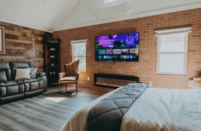 This newly renovated studio apartment is located off of Lincoln Highway in Paradise, making it an extremely central location for Lancaster County attractions. The unique decor and architecture gives it a one of a kind vibe.