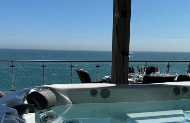 This penthouse is a 2 bedroom(s), 2 bathrooms, located in Kent, England.