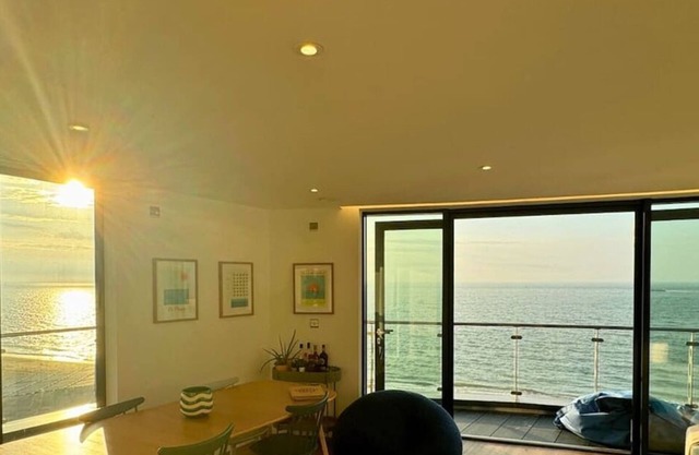 This penthouse is a 3 bedroom(s), 2 bathrooms, located in Kent, England.