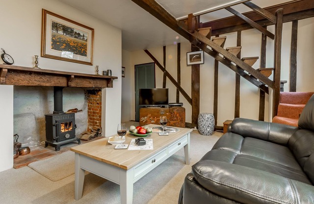 Cette propriété est située dans l'aile ouest d'une fabuleuse maison de ferme à douves.