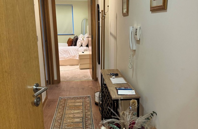 This serviced apartment is a 1 bedroom(s), 1 bathrooms, located in Shipley, England.
