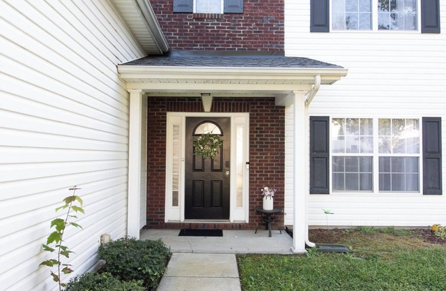 This Spacious 4-bedroom pet friendly house with WiFi and AC in charming Concord.