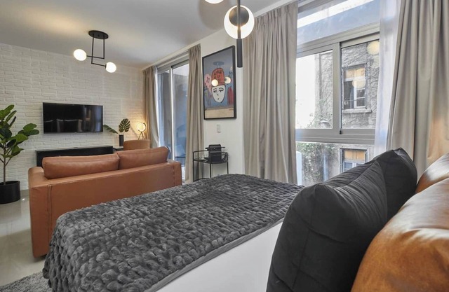 This studio is a 0 bedroom(s), 1 bathrooms, located in Centro, Buenos Aires.