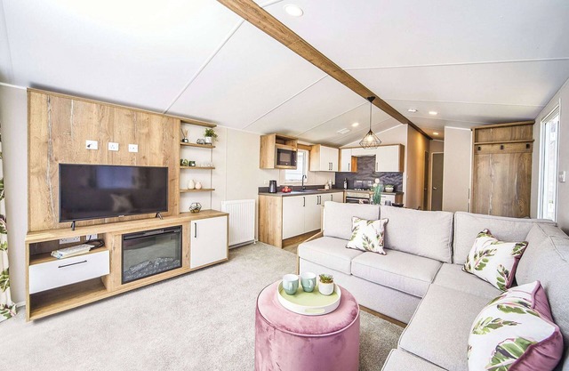 This stunning holiday home with a double bedroom and en suite W.