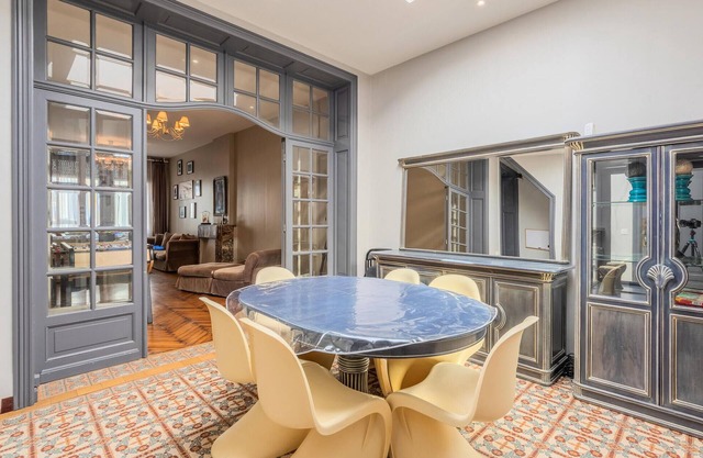 This stylish and very spacious vacation home welcomes you to the town of Roubaix.